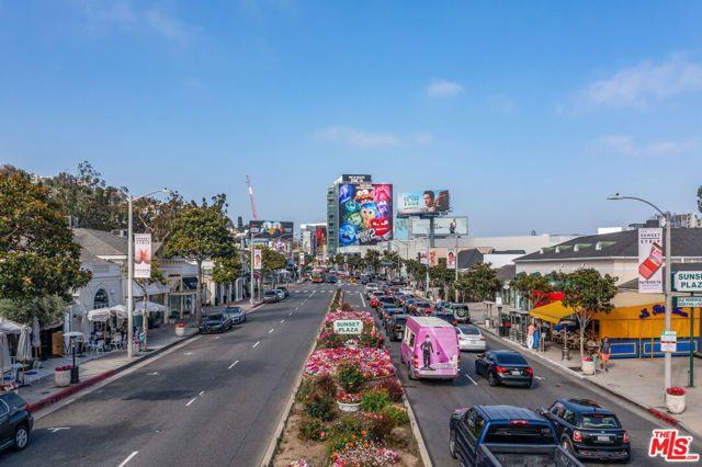 8535 W West Knoll Drive, West Hollywood CA: https://media.crmls.org/mediaz/e2208124-a179-4a5e-806c-815446631b32.jpg