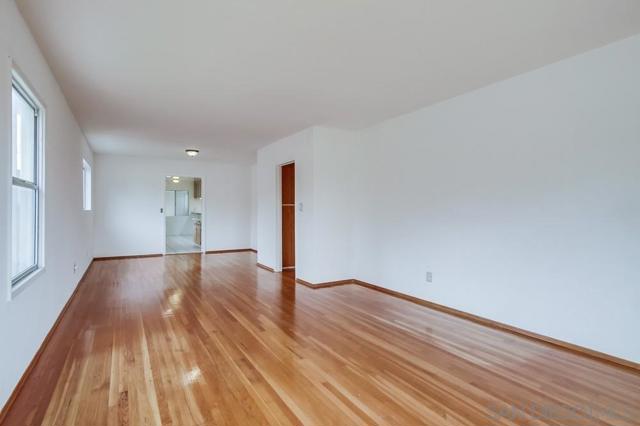 1354 Chalcedony St, San Diego CA: https://media.crmls.org/mediaz/e220d4ea-b6ab-4693-b521-4bb3f961625b.jpg