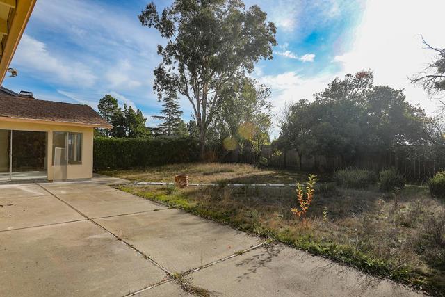3621 La Mesa Drive, Hayward CA: https://media.crmls.org/mediaz/e220ded2-20fc-425d-89ed-19e3a94a8a10.jpg