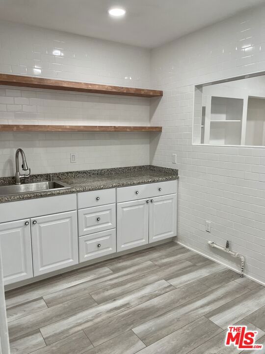 1307 Innes Place, Venice CA: https://media.crmls.org/mediaz/e221198c-4910-4193-89aa-814c63fb9b59.jpg