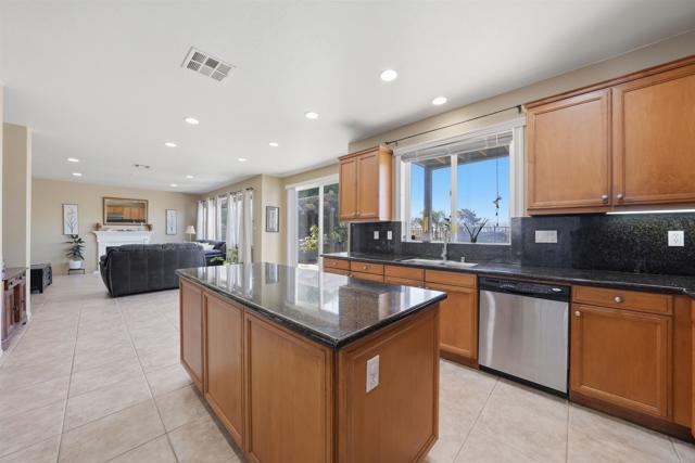 Detail Gallery Image 13 of 42 For 2784 Rambling Vista Rd, Chula Vista,  CA 91915 - 4 Beds | 4 Baths