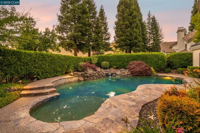 3284 Blackhawk Meadow Dr, Danville CA: https://media.crmls.org/mediaz/e2214f2b-16e9-4e91-b1b7-3ff6db9bb1ff.jpg