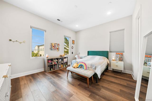 5347 Morning Sage Way, San Diego CA: https://media.crmls.org/mediaz/e2223bc5-7102-452a-9c3d-be8d55013257.jpg