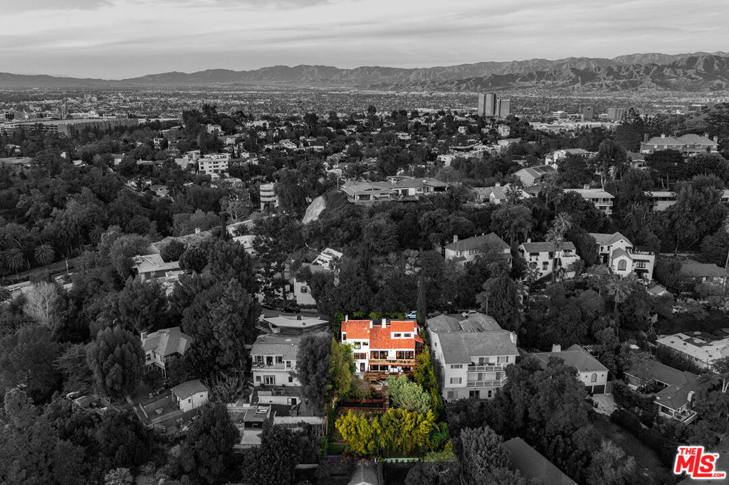 https://media.crmls.org/mediaz/e222765d-52e3-4767-a247-fb543028cde0.jpg?preset=X-Large