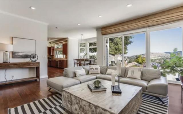985 Woodview Place, San Jose CA: https://media.crmls.org/mediaz/e2228b9d-54e5-4d75-9db0-6d1ce9fac908.jpg