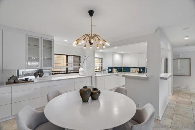 7550 Eads Ave, La Jolla CA: https://media.crmls.org/mediaz/e222b910-41fa-478e-956a-822da23dd791.jpg