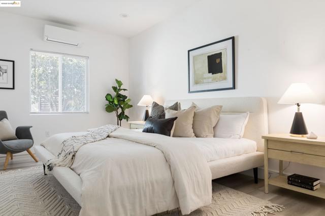 1026 43rd St, Emeryville CA: https://media.crmls.org/mediaz/e222d4bf-b8eb-434f-890c-2a3e3b1cfe04.jpg