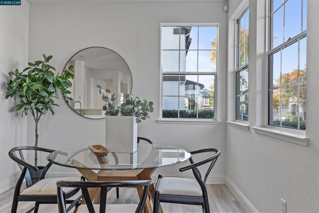 5109 Napa Shore Dr, Fairfield CA: https://media.crmls.org/mediaz/e222dec8-1a86-4a4e-a1b8-a7064f28438d.jpg