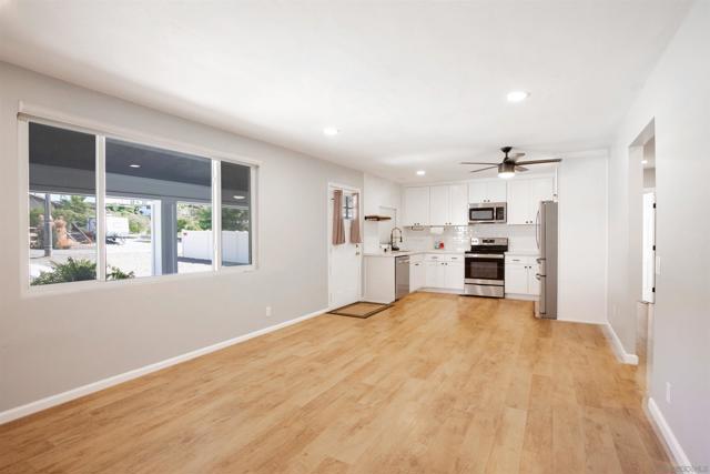 1996 Rohn Rd, Escondido CA: https://media.crmls.org/mediaz/e223408f-5d8b-4809-ae81-7c53a9ac17c3.jpg
