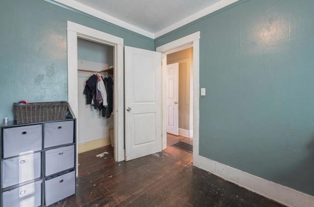 121 OAK Street, Salinas CA: https://media.crmls.org/mediaz/e2235038-8165-42b6-944c-4c6515856fb6.jpg