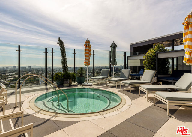 Image 23 of 34 For 8420 Sunset Boulevard 504