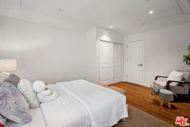 149 S Wetherly Drive, Beverly Hills CA: https://media.crmls.org/mediaz/e224420c-96b9-4f7e-ae0b-7f6e72fb8271.jpg