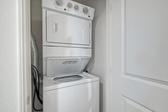 2211 Solara Lane, Vista CA: https://media.crmls.org/mediaz/e22481ed-986a-4990-a123-8ab0afea1361.jpg