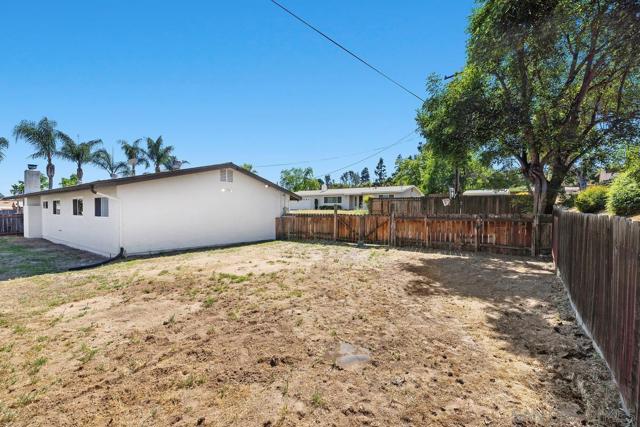 13250 Idyl Dr, Lakeside CA: https://media.crmls.org/mediaz/e224952b-7e7c-4852-a4b7-913ba0b7b271.jpg