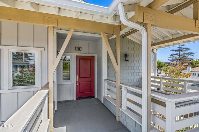 Detail Gallery Image 2 of 34 For 303 N F St #201,  Oxnard,  CA 93030 - 3 Beds | 2 Baths