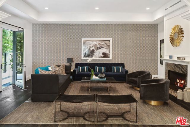 1600 Clear View Drive,  CA: https://media.crmls.org/mediaz/e225b5f0-8db2-4edd-b5cd-5877256a1a36.jpg
