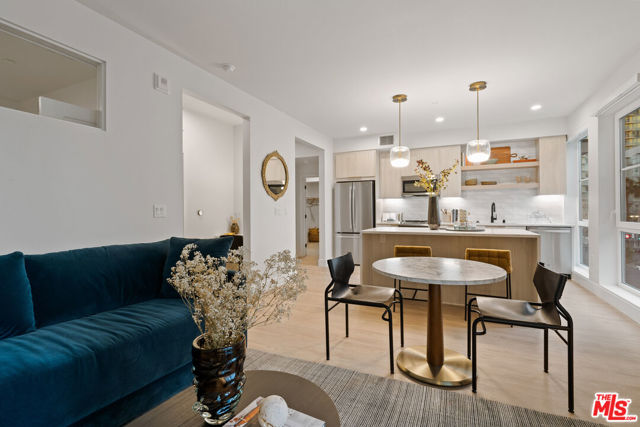 250 E Broadway, Long Beach CA: https://media.crmls.org/mediaz/e225dc13-85e5-44c3-bb54-9347f8f95f0b.jpg