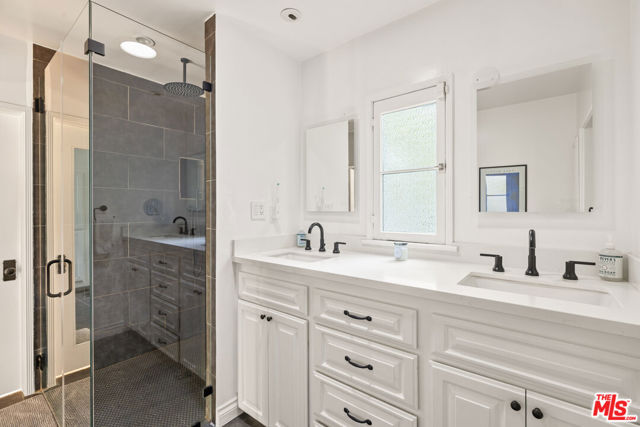 465 Westmount Drive photo 31