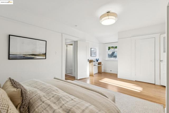 1532 Walnut St, Berkeley CA: https://media.crmls.org/mediaz/e226d5db-cfe5-47f2-93fe-b01d9c1d0ee8.jpg