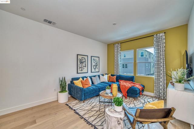 28973 Parkwood Lane, Hayward CA: https://media.crmls.org/mediaz/e226ed99-099d-4ad9-ba86-6e8a0da965fd.jpg
