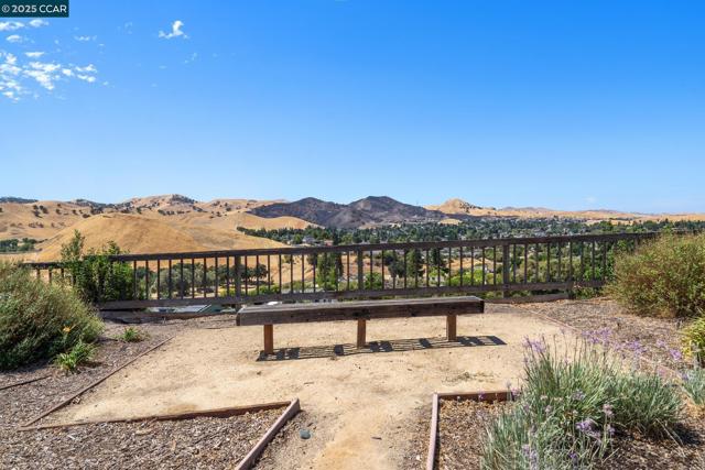 3513 Stone Pl, Antioch CA: https://media.crmls.org/mediaz/e227913d-8a99-4814-b7b6-8a5580523f67.jpg