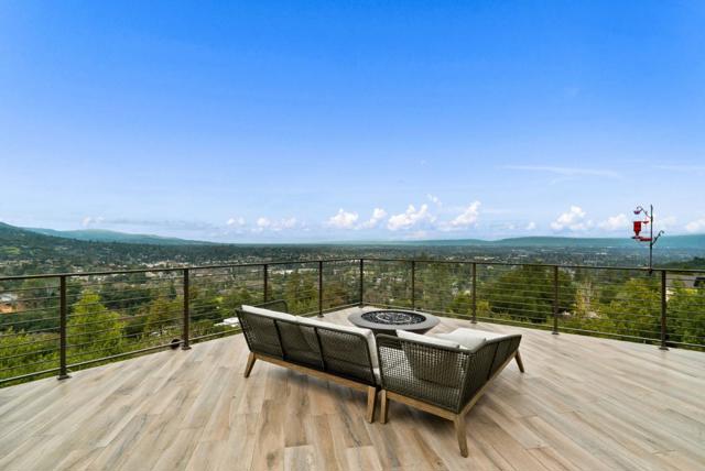 17808 Tourney Road, Los Gatos CA: https://media.crmls.org/mediaz/e227a0b2-4e6d-4c05-83dd-8bc0188aa0b4.jpg