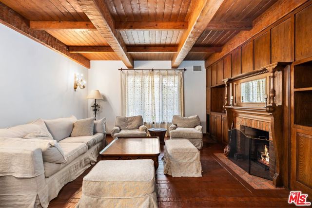 2562 Mandeville Canyon Road, Los Angeles CA: https://media.crmls.org/mediaz/e227b1fc-4143-484f-b5b1-8a3853cefdd1.jpg
