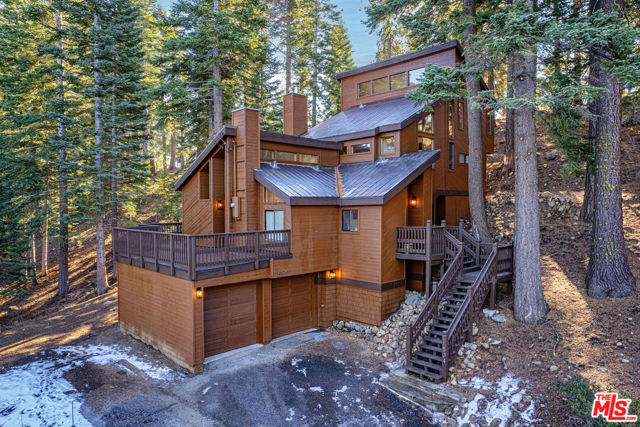 11504 Skislope Way, Truckee CA: https://media.crmls.org/mediaz/e227b4e4-f316-44cc-80d0-7ed701249254.jpg