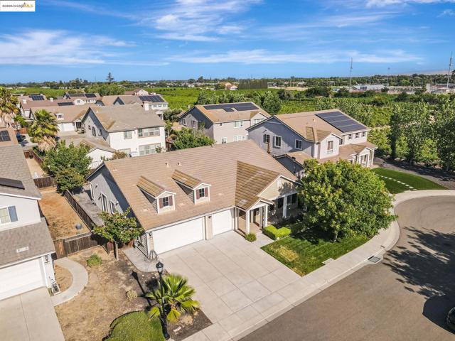 43 Sorrel Ct, Oakley CA: https://media.crmls.org/mediaz/e227bcf0-8068-417b-8dd6-94d945a95669.jpg