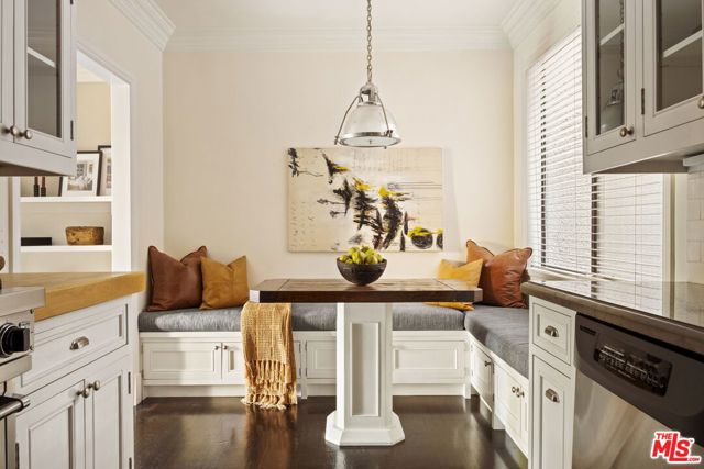 8455 Fountain Avenue, West Hollywood CA: https://media.crmls.org/mediaz/e227da2c-d813-4357-95c6-7d162cc098fa.jpg