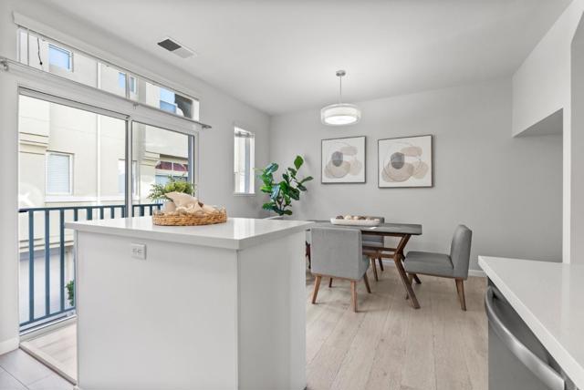 150 Holly Court, Mountain View CA: https://media.crmls.org/mediaz/e22833af-0bcf-44da-8c4c-a5f4eb77114b.jpg
