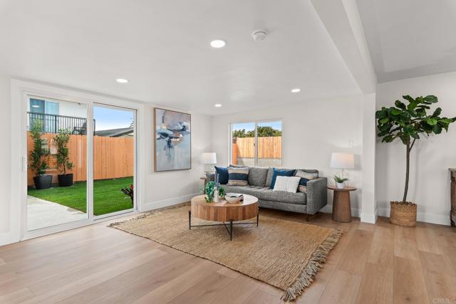 Detail Gallery Image 6 of 29 For 4949 Luna Dr, Oceanside,  CA 92057 - 3 Beds | 2 Baths