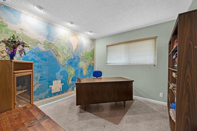 576 Emerald St, Livermore CA: https://media.crmls.org/mediaz/e228bd4a-8c74-4512-bd41-950bf2bad0b6.jpg