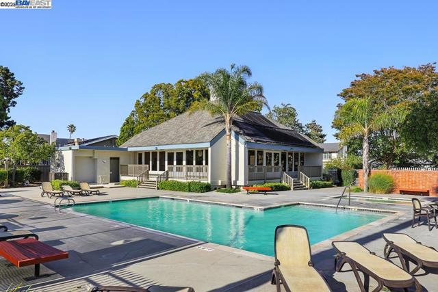 739 Aries Ln, Foster City CA: https://media.crmls.org/mediaz/e229274e-7a1d-48f3-8d43-6a1a5b9add20.jpg