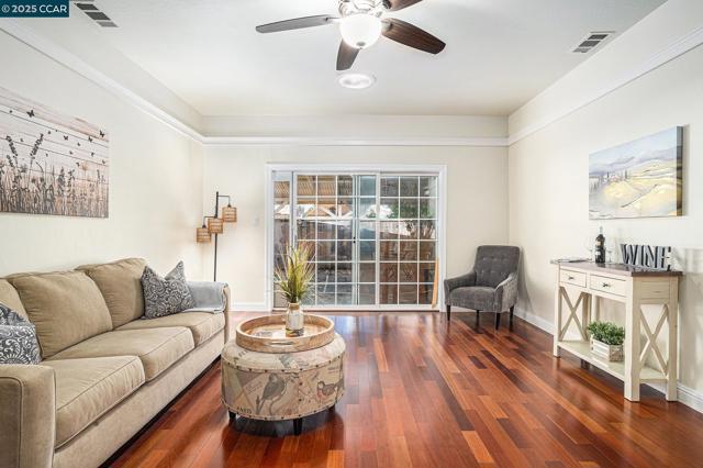 1543 Heartwood Dr, Concord CA: https://media.crmls.org/mediaz/e22941f2-e780-4dfc-ab3b-022e64645355.jpg