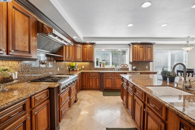 367 Mt Washington Way, Clayton CA: https://media.crmls.org/mediaz/e229a188-5681-4441-8fe2-17a41a395025.jpg