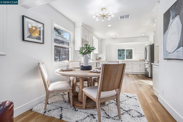 2139 WHYTE PARK AVE, Walnut Creek CA: https://media.crmls.org/mediaz/e229b75e-4f61-4896-b87f-f8e4f4cd3dc5.jpg