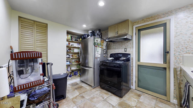 405 Mission Road, Glendale CA: https://media.crmls.org/mediaz/e22a2ea0-beb8-4f93-b0d6-eadac5c9ce83.jpg