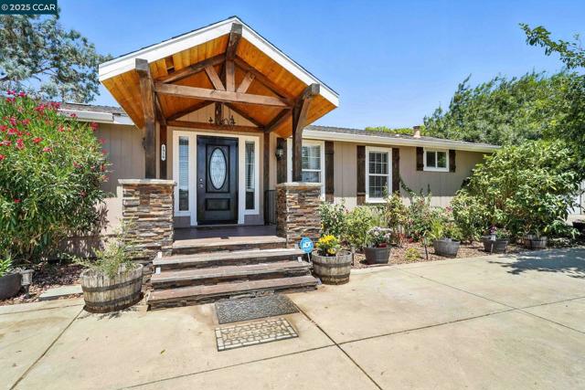 1950 Tule Ln, Knightsen CA: https://media.crmls.org/mediaz/e22a3baf-7fbd-42f6-8be5-86f8ac8a781e.jpg