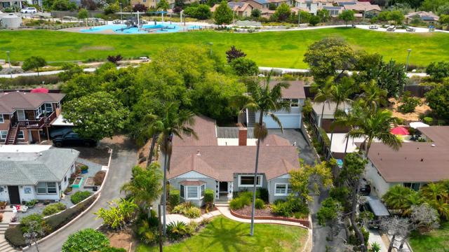 2862 Highland Drive, Carlsbad CA: https://media.crmls.org/mediaz/e22a4232-4044-4aeb-9d8a-6f84c01e9221.jpg