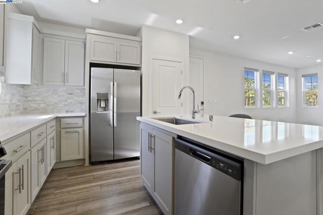 2208 Daimler St, Lathrop CA: https://media.crmls.org/mediaz/e22a43da-c6f9-4858-89b7-58bf4810d4eb.jpg