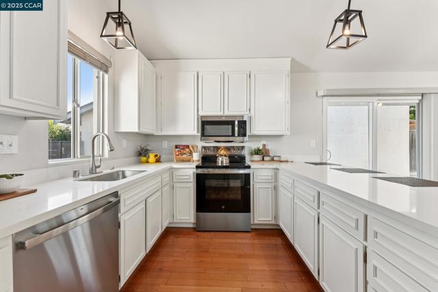 34915 Osprey Dr, Union City CA: https://media.crmls.org/mediaz/e22a6044-dfed-46c6-b2e5-8382e5acdfb6.jpg