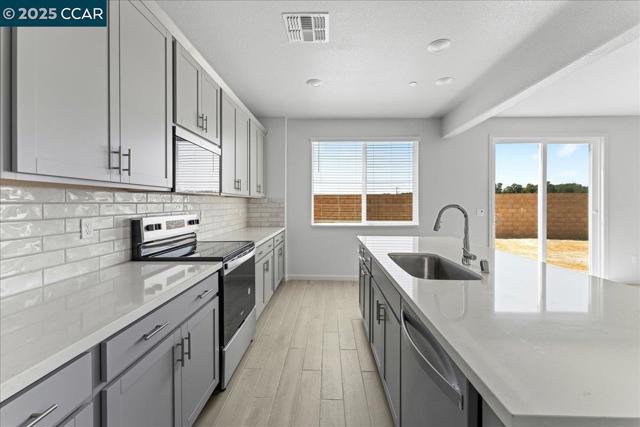4207 Markovich Ct, Richmond CA: https://media.crmls.org/mediaz/e22ba5c7-d9db-488a-bceb-7da6ef8b1511.jpg