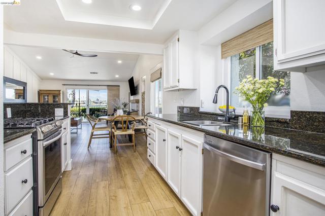 1550 Trawler St, Discovery Bay CA: https://media.crmls.org/mediaz/e22bb87e-5912-4f83-baf8-2e9888c285a0.jpg