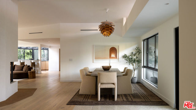 2247 Chelan Place, Los Angeles CA: https://media.crmls.org/mediaz/e22be93c-1950-4a15-8e99-ee831a7897b8.jpg