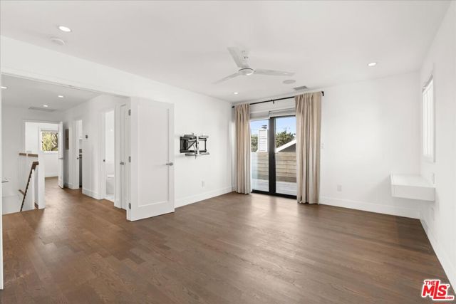 4525 Melbourne Avenue, Los Angeles CA: https://media.crmls.org/mediaz/e22bf480-e915-4635-a069-ef0de77799e9.jpg