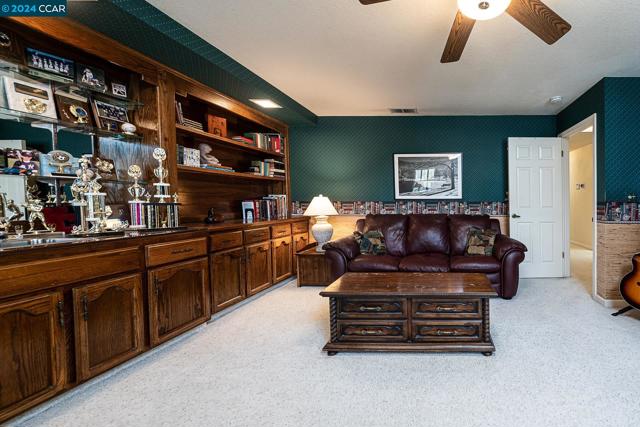 Image 41 of 59 For 604 Lomond Cir