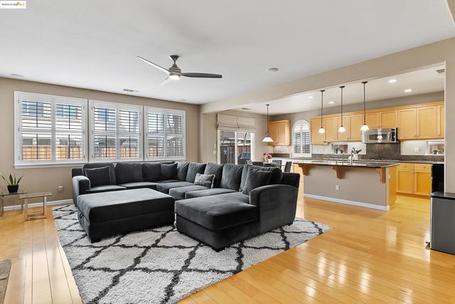 5282 Fern Ridge Cir, Discovery Bay CA: https://media.crmls.org/mediaz/e22c76b2-8342-4a5c-9cdd-17cab6d746cd.jpg