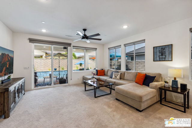 Image 12 of 43 For 85366 Giorno Court