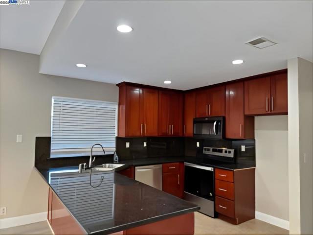 6221 Potrero Dr, Newark CA: https://media.crmls.org/mediaz/e22cc029-cd27-4c6f-aa9e-6203c949db87.jpg